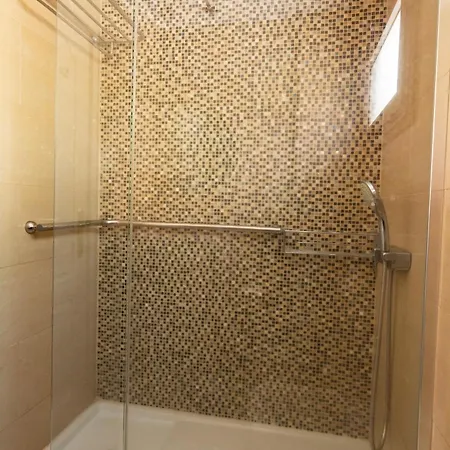 Cozy With Pool, Parking And Sea View アパート