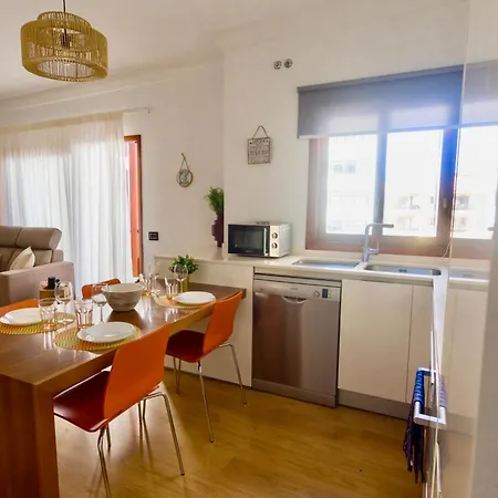 Cozy With Pool, Parking And Sea View